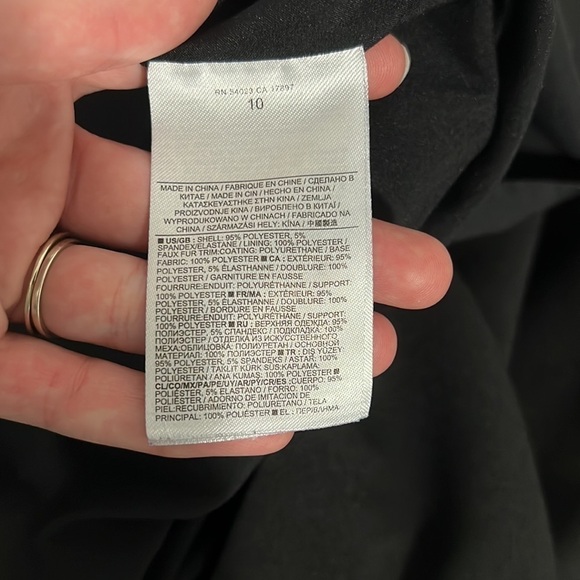 BANANA Republic Black Skirt with Zipper Slit on the side Size 10 - Picture 10 of 11